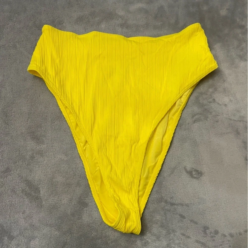 New! Frankie’s bikinis plisse cheeky bottoms Pina colada yellow 10752
